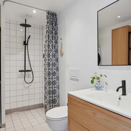 Luxury With Harbor Views 2