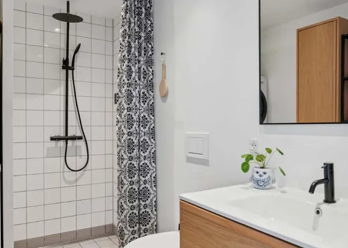 Luxury With Harbor Views 2