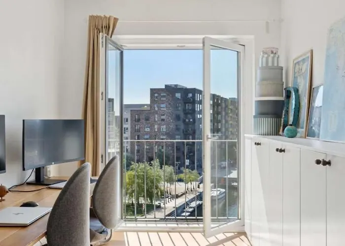 Luxury With Harbor Views 2 *