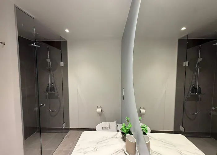 Luxury With Harbor Views 2 Apartment